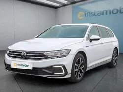 Weiß Gebraucht 2022 VW Passat GTE Kombi | 25.799 € (Guter Preis)