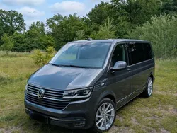 Grün Gebraucht 2021 VW Multivan Van / Kleinbus | 53.900 € (Guter Preis)
