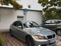 Grau Gebraucht 2005 BMW 320 Limousine | 4.700 €