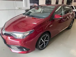 Orange Gebraucht 2017 Toyota Auris Hybrid Edition-S Limousine | 11.990 € (Guter Preis)