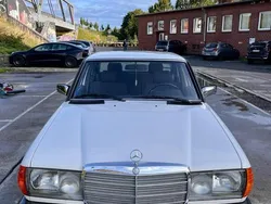 Weiß Gebraucht 1983 Mercedes E200 Limousine | 5.350 €