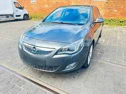 Grau Gebraucht 2011 Opel Astra Sport Kombi | 4.250 € (Fairer Preis)