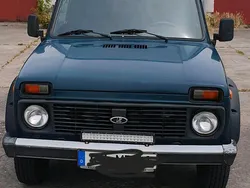 Grün Gebraucht 2010 Lada niva SUV | 1.950 €