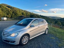Grau Gebraucht 2008 Mercedes B200 Van / Kleinbus | 4.450 € (Teuer)
