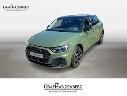 Grün (distriktgrün mythosschw) Neu 2024 Audi A1 Sportback S-line plus Kleinwagen | 34.492 € (Guter Preis)