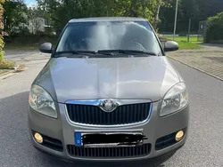 Grau Gebraucht 2010 Skoda Fabia Limousine | 2.900 € (Fairer Preis)