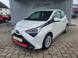 Weiß (metallic) Gebraucht 2019 Toyota Aygo X-cite Kleinwagen | 9.790 € (Fairer Preis)