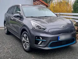 Grau Gebraucht 2020 Kia e-Niro Spirit SUV | 21.300 € (Guter Preis)