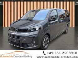 Lackierung titangrau/typ aussenverkleidung metalli Gebraucht 2024 Opel Zafira Life Edition Van | 35.980 € (Superpreis)