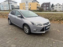Grau Gebraucht 2014 Ford Focus Business Edition Limousine | 7.490 € (Fairer Preis)