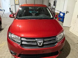 Rot Gebraucht 2016 Dacia Sandero Kleinwagen | 3.990 €