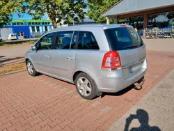 Grau Gebraucht 2008 Opel Zafira Van / Kleinbus | 3.299 € (Fairer Preis)