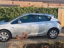 Silber Gebraucht 2010 Opel Astra Limousine | 4.800 € (Guter Preis)