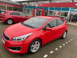 Rot Gebraucht 2016 Kia Ceed DREAM-TEAM Edition Limousine | 10.800 € (Fairer Preis)