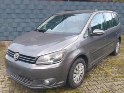 Grau Gebraucht 2010 VW Touran Van / Kleinbus | 5.390 € (Fairer Preis)