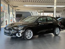Brillantschwarz Gebraucht 2022 Audi A3 Sportback Advanced Limousine | 22.950 € (Guter Preis)