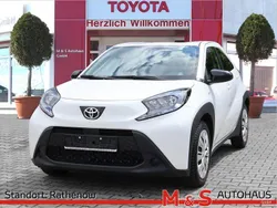 Schneeweiß Gebraucht 2023 Toyota Aygo X-play Kleinwagen | 13.990 € (Guter Preis)