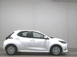 Weiss Gebraucht 2023 Toyota Yaris Comfort Limousine | 14.480 € (Guter Preis)