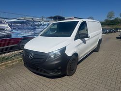 Weiß Gebraucht 2018 Mercedes Vito Van / Kleinbus | 11.390 €