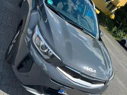 Grau Gebraucht 2022 Kia Stonic Vision SUV | 19.700 € (Fairer Preis)