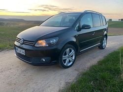 Schwarz Gebraucht 2015 VW Touran Van / Kleinbus | 8.100 € (Fairer Preis)