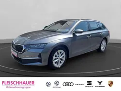 Graphitegrau metallic Gebraucht 2024 Skoda Octavia Selection Kombi | 27.890 € (Guter Preis)