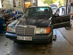Schwarz Gebraucht 1991 Mercedes E300 Limousine | 4.990 €