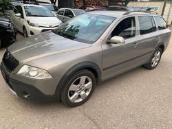 Grau Gebraucht 2008 Skoda Octavia Scout Kombi | 5.490 € (Fairer Preis)
