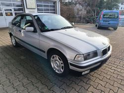Silber Gebraucht 1999 BMW 316 Comfort Edition Coupé | 4.000 € (Etwas zu teuer)