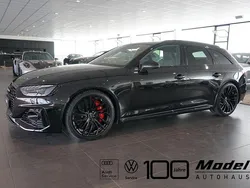 Mythosschwarz metallic (metallic) Gebraucht 2022 Audi RS4 Comfort Kombi | 69.900 € (Etwas zu teuer)