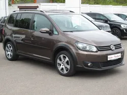 Braun Gebraucht 2013 VW Touran Cross Van / Kleinbus | 13.450 € (Teuer)