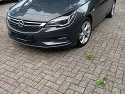 Grau Gebraucht 2016 Opel Astra Dynamic Limousine | 8.990 € (Fairer Preis)