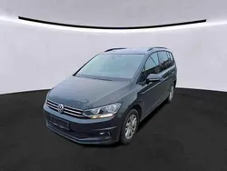 Grau Gebraucht 2019 VW Touran Comfortline Van / Kleinbus | 18.290 € (Etwas zu teuer)