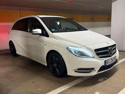 Weiß Gebraucht 2012 Mercedes B200 Night Van / Kleinbus | 7.999 € (Etwas zu teuer)