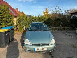 Grün Gebraucht 1999 Ford Focus Limousine | 1.250 €