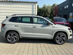Graphit grau graphit grau Neu 2025 Skoda Karoq SportLine SUV | 39.710 € (Guter Preis)