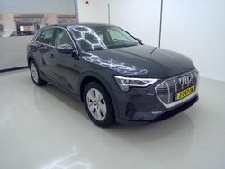 Grau Gebraucht 2020 Audi e-tron Comfort SUV | 24.999 € (Fairer Preis)
