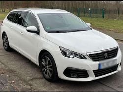 Weiß Gebraucht 2020 Peugeot 308 Limousine | 11.250 € (Guter Preis)