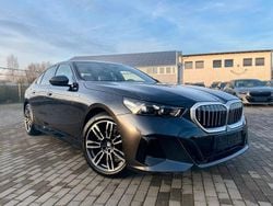 Grau Gebraucht 2025 BMW 520 M Sport Limousine | 47.990 € (Guter Preis)