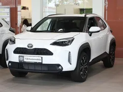 Weiß Neu 2025 Toyota Yaris Cross Team SUV | 29.989 € (Fairer Preis)