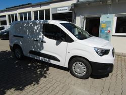 Weiß Gebraucht 2021 Opel Combo-e Life XL Edition Van / Kleinbus | 19.900 € (Teuer)