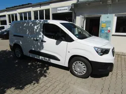 Weiß Gebraucht 2021 Opel Combo-e Life XL Edition Van / Kleinbus | 23.900 € (Fairer Preis)