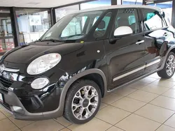 Nr. 909 schwarz/weiß Gebraucht 2016 Fiat 500L Trekking Van / Kleinbus | 13.290 € (Teuer)