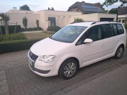 Weiß Gebraucht 2009 VW Touran Van / Kleinbus | 4.100 €