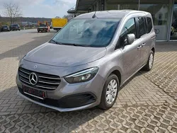 Grau Gebraucht 2024 Mercedes T180 Progressive Van / Kleinbus | 28.550 € (Fairer Preis)