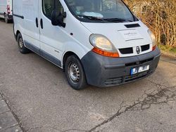 Weiß Gebraucht 2005 Renault Trafic Van / Kleinbus | 1.999 € (Etwas zu teuer)
