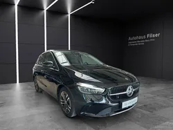 Lack kosmosschwarz Gebraucht 2023 Mercedes B180 Progressive Van / Kleinbus | 32.857 € (Etwas zu teuer)