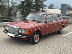 Rot Gebraucht 1983 Mercedes 200 Limousine | 4.500 €