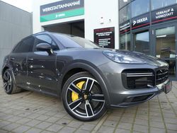 Quarzitgrau (metallic) Gebraucht 2023 Porsche Cayenne Turbo SUV | 99.800 € (Teuer)