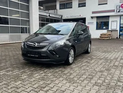 Grau Gebraucht 2016 Opel Zafira Tourer Edition Van / Kleinbus | 9.900 € (Fairer Preis)